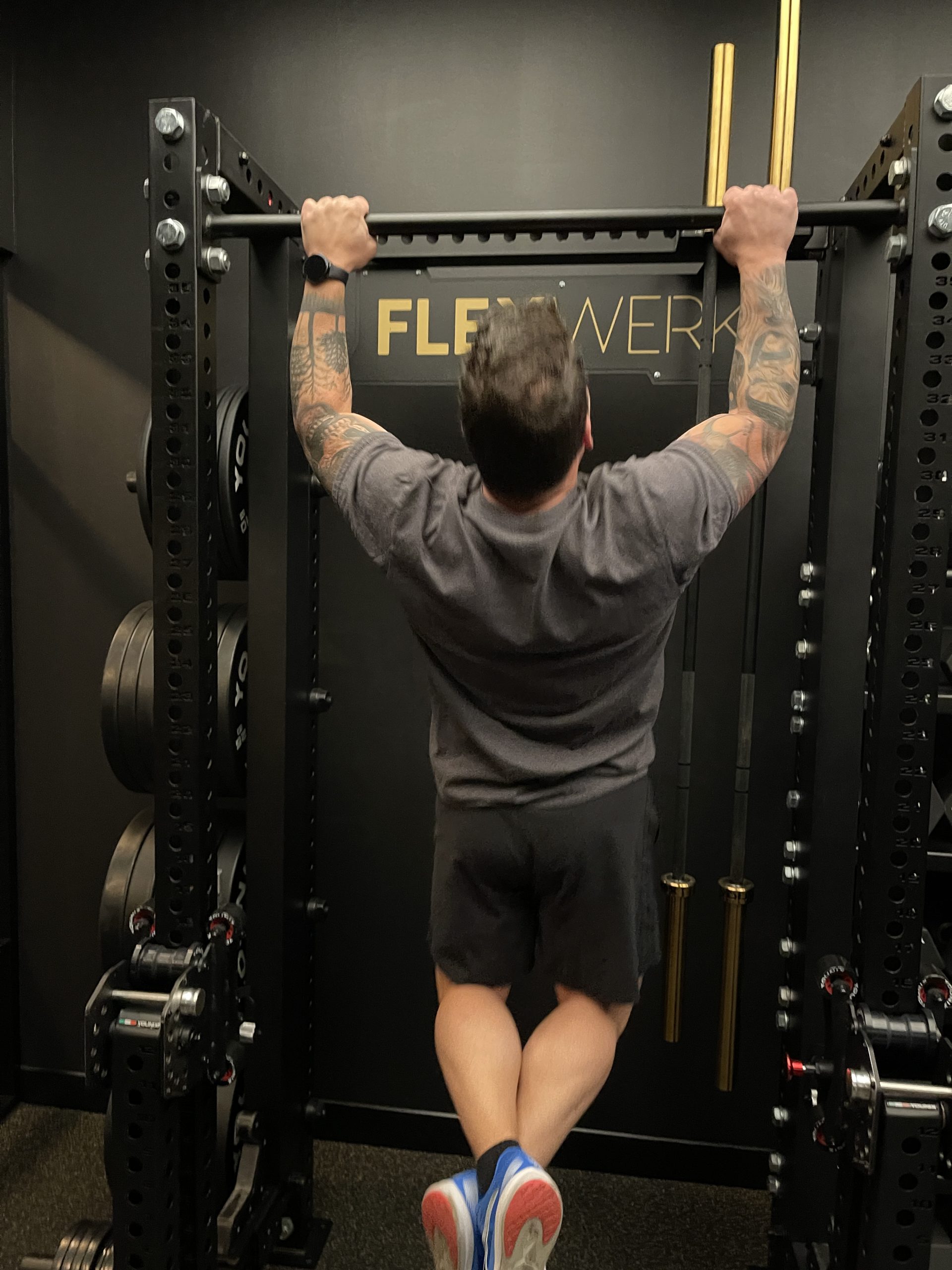 Pull-up strength training with a personal trainer at FlexWerk Fitness