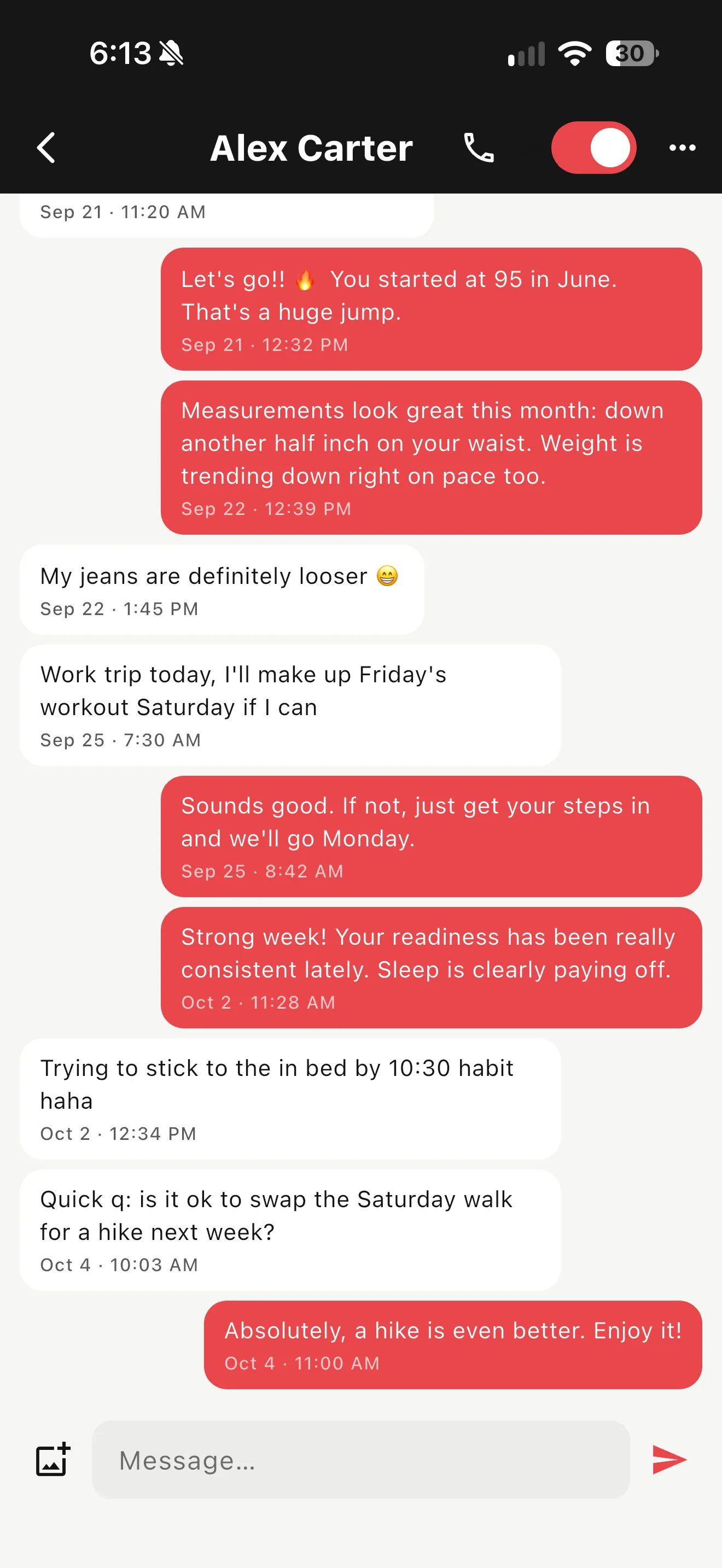 App messaging screen: a client and coach exchanging messages about measurements, workouts, and scheduling